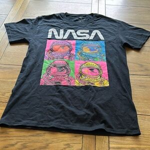 Mens hyper space NASA colorful t-shirt size Sm